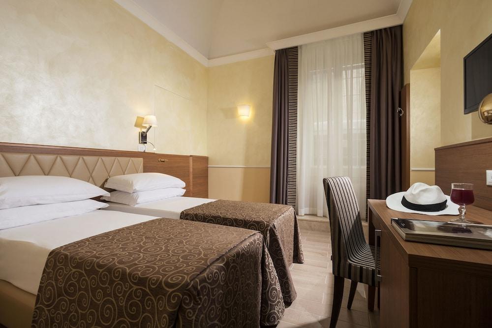 Kennedy Hotel 3*
